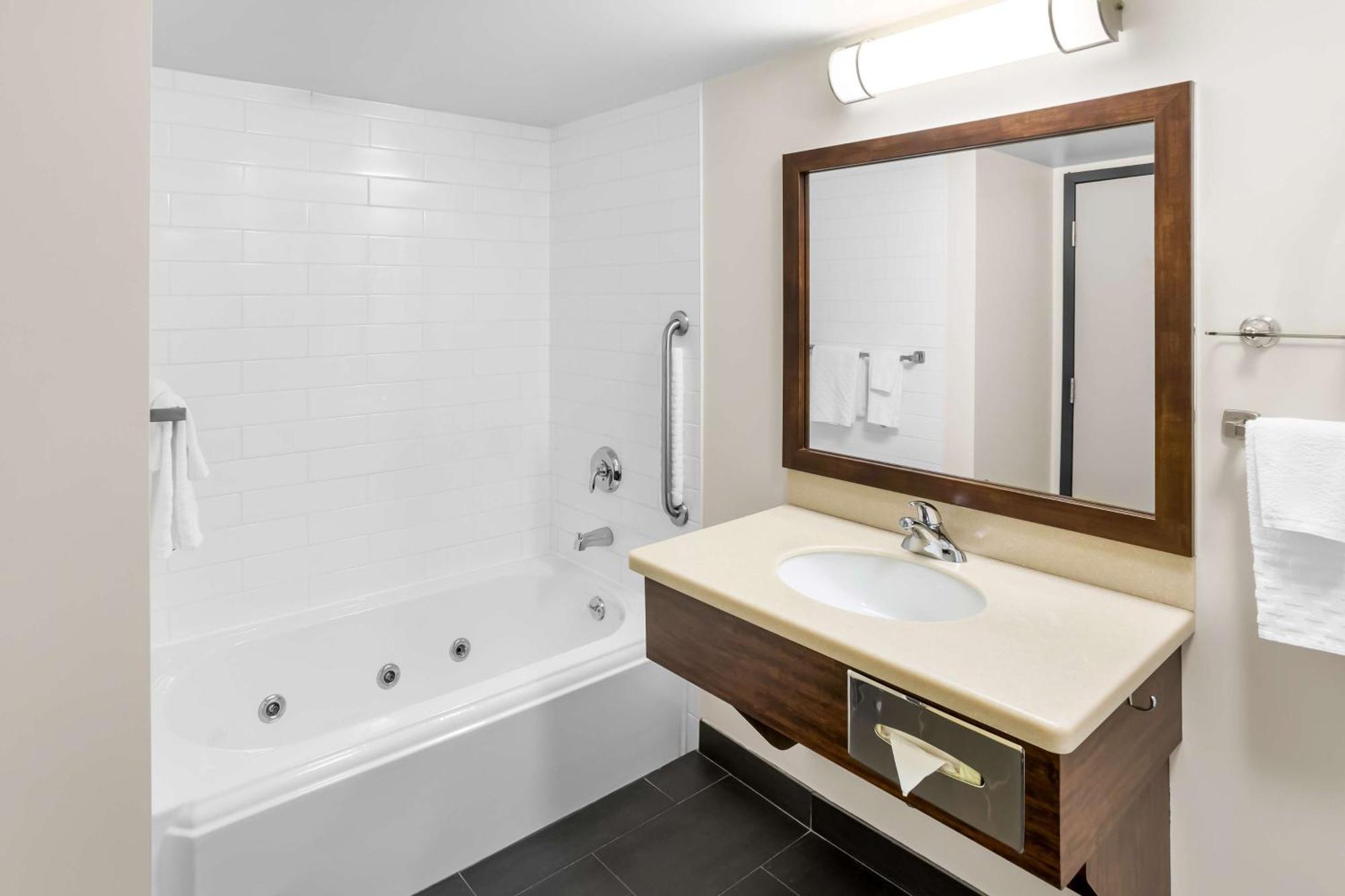 Best Western Томпсън Екстериор снимка